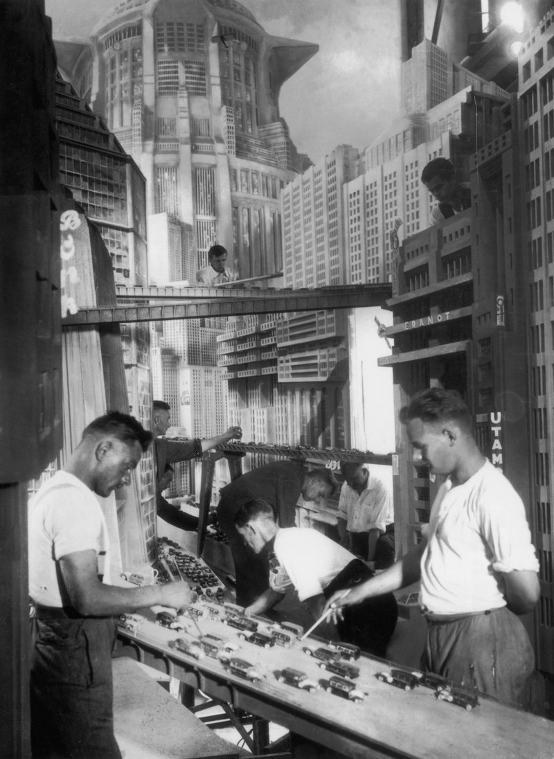 Illustration for article titled Behind the Scenes Photos of Metropolis with Robots and Stuff